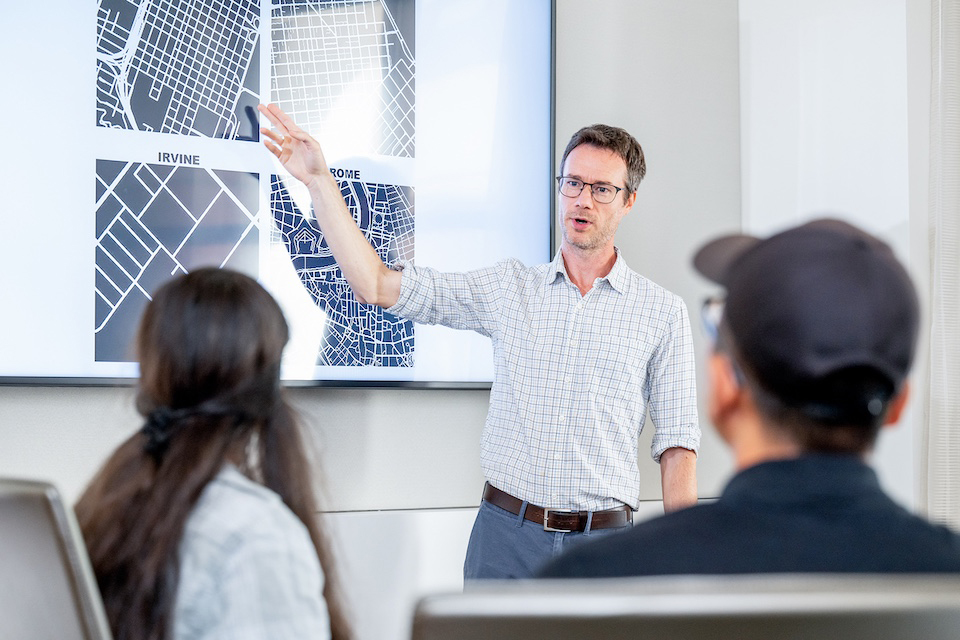 Geoff Boeing, Assistant Professor, discussing urban planning with Price students.