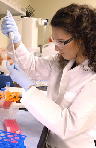 Student in the Dornsife College of Letters, Arts and Sciences is working in a lab.